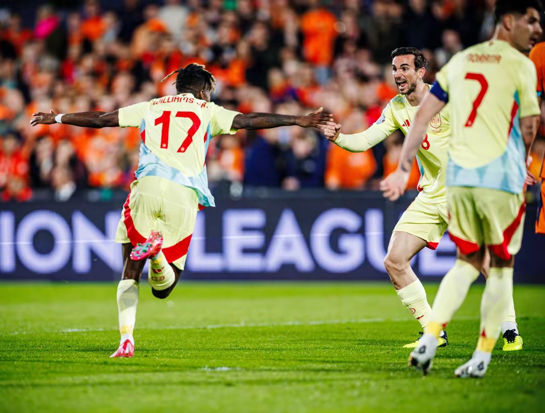 法国队力克英格兰队，梁靖崑统治全场