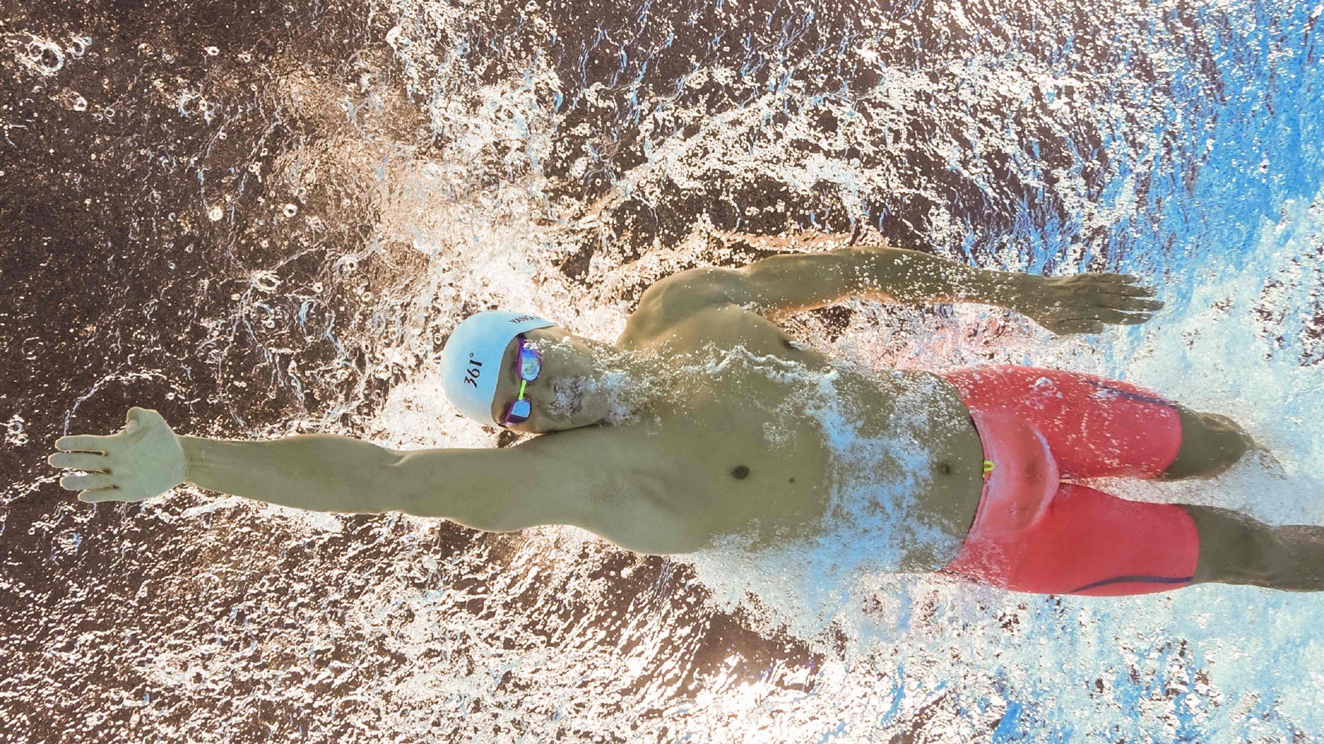 欧冠决赛之夜，班凯罗成为胜负手，当错误成为传奇的起点